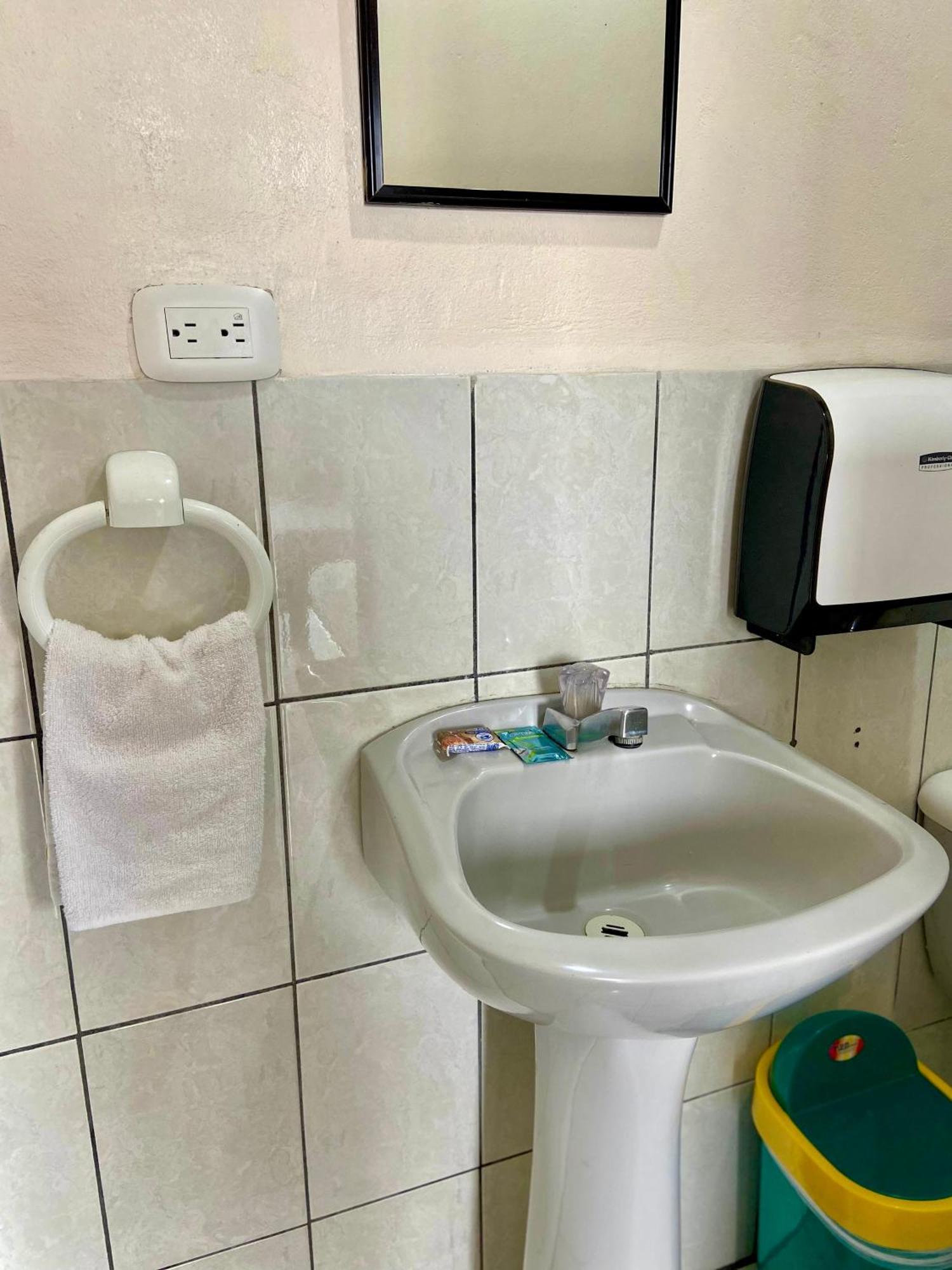 Hotel Costa Del Sol Puerto Limon Kültér fotó